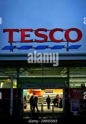18/04/12. DATEI FOTO. Tesco wird in diesem Jahr 1 Mrd. GBP in sein Geschäft in Großbritannien investieren, um das Flaggengeschäft im Inland wiederzubeleben. Alle Rechte Rese Stockfoto