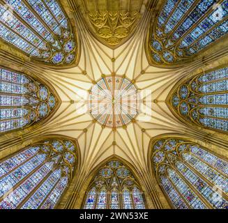 Das Chapter House of York Minster, das im gotischen Stil und achteckig gebaut wurde, wurde 1260 begonnen und 1286 fertiggestellt. Stockfoto