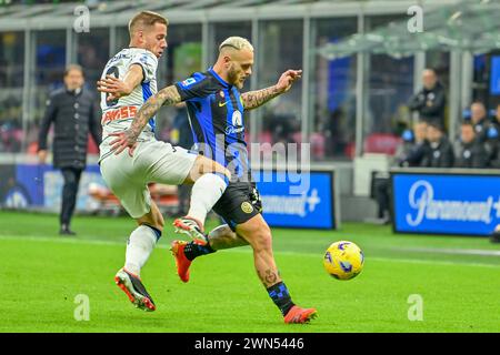 Mailand, Italien. Februar 2024. Federico Dimarco (32) von Inter wurde während des Spiels zwischen Inter und Atalanta bei Giuseppe Meazza in Mailand gesehen. (Foto: Gonzales Photo/Alamy Live News Stockfoto