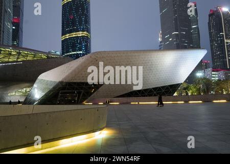 Guangzhou Opera House, eines der neuen Wahrzeichen in Guangzhou, entworfen von der Architektin Zaha Hadid. Guangzhou, China - 24. Februar 2024 Stockfoto