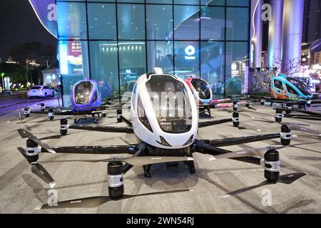 Guangzhou, China - 24. Februar 2024 : Drohnen, die Menschen transportieren können (UAVs), oder wie sie auch Lufttaxis genannt werden. Stockfoto