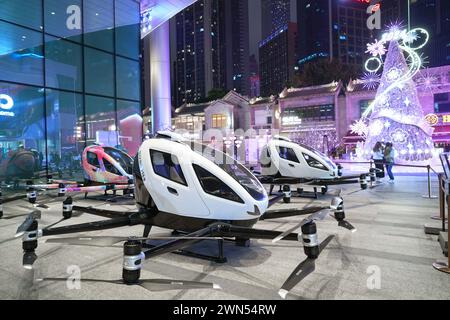 Guangzhou, China - 24. Februar 2024 : Drohnen, die Menschen transportieren können (UAVs), oder wie sie auch Lufttaxis genannt werden. Stockfoto