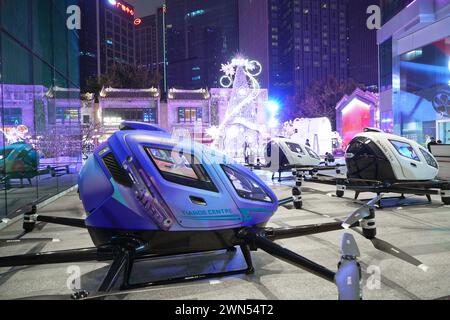 Guangzhou, China - 24. Februar 2024 : Drohnen, die Menschen transportieren können (UAVs), oder wie sie auch Lufttaxis genannt werden. Stockfoto