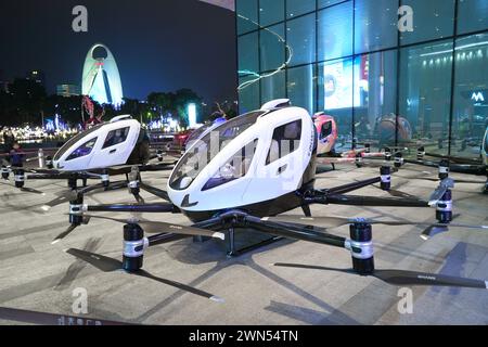 Guangzhou, China - 24. Februar 2024 : Drohnen, die Menschen transportieren können (UAVs), oder wie sie auch Lufttaxis genannt werden. Stockfoto