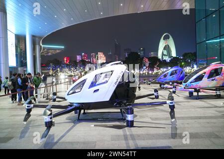 Guangzhou, China - 24. Februar 2024 : Drohnen, die Menschen transportieren können (UAVs), oder wie sie auch Lufttaxis genannt werden. Stockfoto