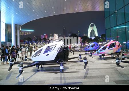 Guangzhou, China - 24. Februar 2024 : Drohnen, die Menschen transportieren können (UAVs), oder wie sie auch Lufttaxis genannt werden. Stockfoto