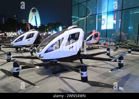 Guangzhou, China - 24. Februar 2024 : Drohnen, die Menschen transportieren können (UAVs), oder wie sie auch Lufttaxis genannt werden. Stockfoto