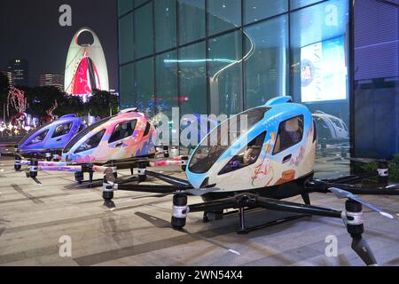 Guangzhou, China - 24. Februar 2024 : Drohnen, die Menschen transportieren können (UAVs), oder wie sie auch Lufttaxis genannt werden. Stockfoto