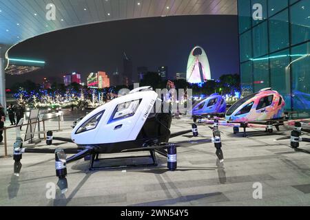 Guangzhou, China - 24. Februar 2024 : Drohnen, die Menschen transportieren können (UAVs), oder wie sie auch Lufttaxis genannt werden. Stockfoto