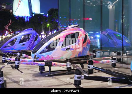 Guangzhou, China - 24. Februar 2024 : Drohnen, die Menschen transportieren können (UAVs), oder wie sie auch Lufttaxis genannt werden. Stockfoto