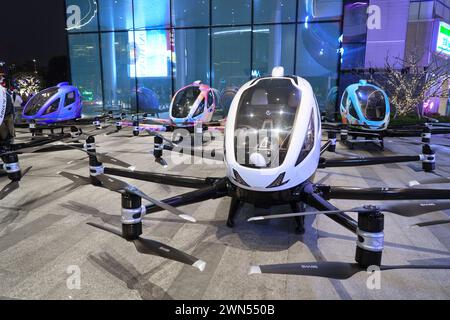 Guangzhou, China - 24. Februar 2024 : Drohnen, die Menschen transportieren können (UAVs), oder wie sie auch Lufttaxis genannt werden. Stockfoto