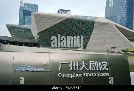 Guangzhou Opera House, eines der neuen Wahrzeichen in Guangzhou, entworfen von der Architektin Zaha Hadid. Guangzhou, China - 24. Februar 2024 Stockfoto