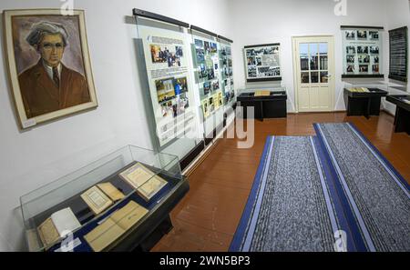 SIGHETU MARMATIEI, RUMÄNIEN - 19. SEPTEMBER 2020: Innenraum des Elie Wiesel-Gedenkhauses. Geboren in einer jüdischen Familie, amerikanischer Schriftsteller. Stockfoto