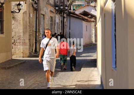 11. September 2023: Elbasan in Albanien: Hektik in den Straßen des Stadtzentrums Stockfoto