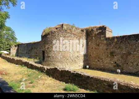 11. September 2023: Elbasan in Albanien: Blick auf die Mauern der Burg Stockfoto