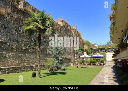 11. September 2023: Elbasan in Albanien: Blick auf die Mauern der Burg Stockfoto