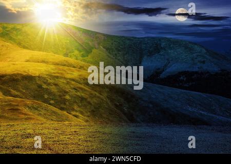 alpenwiese auf der Spitze der karpaten mit Sonne und Mond zur Sommersonnenwende. Tag- und Nachtzeitwechsel. Geheimnisvolle Naturszene Stockfoto