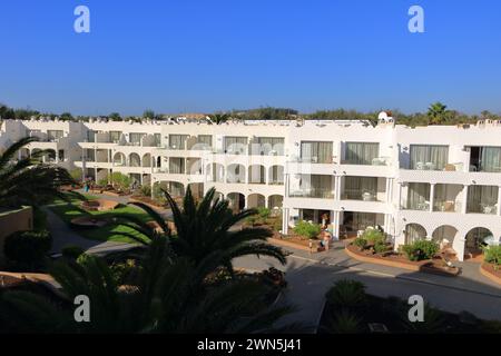 19. November 2023 - Costa Calma, Fuerteventura in Spanien: Ferienort Sotavento am Meer Stockfoto