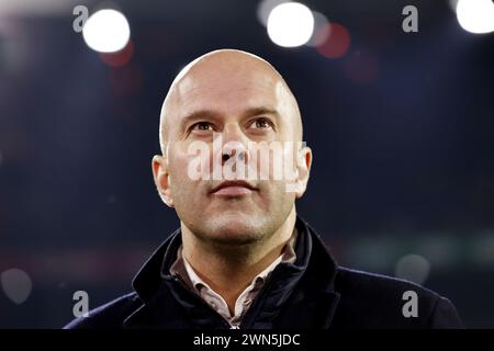 ROTTERDAM - Feyenoord-Trainer Arne Slot während des Toto KNVB Cup Halbfinales zwischen Feyenoord und FC Groningen im Feyenoord Stadium de Kuip am 29. Februar 2024 in Rotterdam, Niederlande. ANP MAURICE VAN STEEN Stockfoto