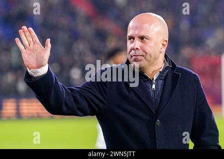 Rotterdam, Niederlande. Februar 2024. ROTTERDAM, NIEDERLANDE - 29. FEBRUAR: Cheftrainer Arne Slot of Feyenoord winkte vor dem Halbfinalspiel des TOTO KNVB Cup zwischen Feyenoord und FC Groningen im Stadion Feyenoord am 29. Februar 2024 in Rotterdam, Niederlande. (Foto von Joris Verwijst/Orange Pictures) Credit: Orange Pics BV/Alamy Live News Stockfoto