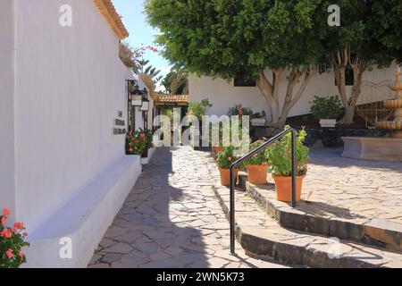 20. November 2023 - Betancuria, Fuerteventura in Spanien: Hektik im kleinen Dorf im Herzen der Insel Stockfoto