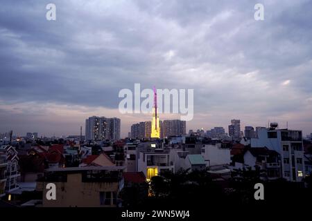 Skyline von Ho-Chi-Minh-Stadt Abend, mit Wahrzeichen 81 Gebäude Stockfoto