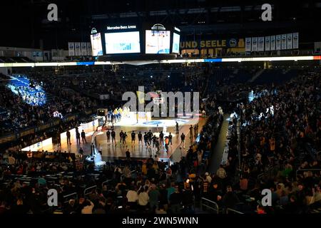 Berlin, Deutschland. Februar 2024. 29. Februar 2024: Ein allgemeiner Blick auf das Stadion während des Spiels EuroLeague – ALBA Berlin gegen Maccabi Playtika Tel Aviv – Mercedes Benz Arena. Berlin, Deutschland. (Ryan Sleiman /SPP) Credit: SPP Sport Press Photo. /Alamy Live News Stockfoto