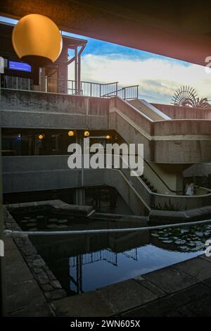 Nairobi, Nairobi, Kenia. Februar 2024. Ein Innenbild der Treppe, die auf das Dach während der Nairobi UN Station führt. (Kreditbild: © Bianca Otero/ZUMA Press Wire) NUR REDAKTIONELLE VERWENDUNG! Nicht für kommerzielle ZWECKE! Stockfoto