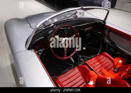 Lenkrad, Innenraum, Cockpit Oldtimer Porsche 550 Spyder Cabrio 1956 Oldtimer, Automobil Leidenschaft, Evolution Sportwagen, Oldtimer, Retro-s Stockfoto