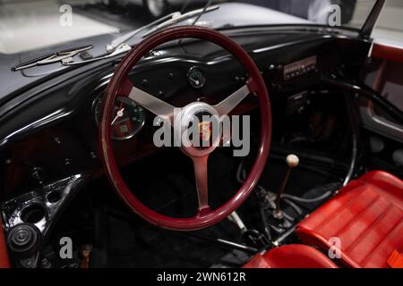 Lenkrad, Innenraum, Cockpit Oldtimer Porsche 550 Spyder Cabrio 1956 Oldtimer, Automobil Leidenschaft, Evolution Sportwagen, Oldtimer, Retro-s Stockfoto