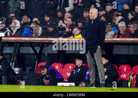 Rotterdam, Niederlande. Februar 2024. ROTTERDAM, NIEDERLANDE - 29. FEBRUAR: Cheftrainer Arne Slot of Feyenoord sieht beim TOTO KNVB Cup Halbfinalspiel zwischen Feyenoord und FC Groningen im Stadion Feyenoord am 29. Februar 2024 in Rotterdam, Niederlande, an. (Foto von Joris Verwijst/Orange Pictures) Credit: Orange Pics BV/Alamy Live News Stockfoto