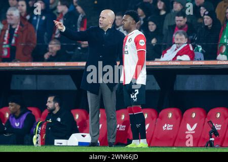 ROTTERDAM, NIEDERLANDE - 29. FEBRUAR: Cheftrainer Arne Slot (Feyenoord Rotterdam) und Antoni Milambo (Feyenoord Rotterdam) während der Toto KNVB Beker m Stockfoto