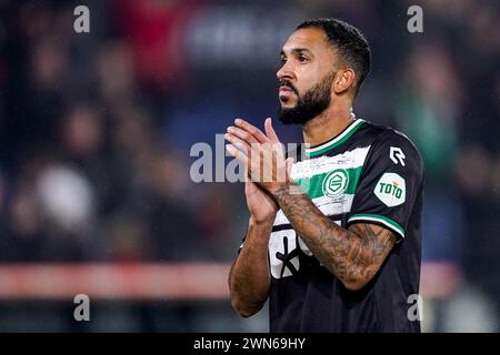 Rotterdam, Niederlande. Februar 2024. ROTTERDAM, NIEDERLANDE - 29. FEBRUAR: Marvin Peersman vom FC Groningen dankt den Fans für ihre Unterstützung, die nach der Niederlage beim TOTO KNVB Cup Halbfinalspiel zwischen Feyenoord und FC Groningen am 29. Februar 2024 im Stadion Feyenoord in Rotterdam, Niederlande, niedergeschlagen wurde. (Foto von Joris Verwijst/Orange Pictures) Credit: Orange Pics BV/Alamy Live News Stockfoto