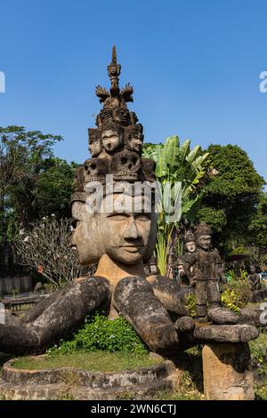 Eine der skurrilsten, aber interessantesten Attraktionen in Vientiane wäre Xieng Khuan, gemeinhin „Buddha Park“ genannt. Xieng Khuan oder Spiri Stockfoto
