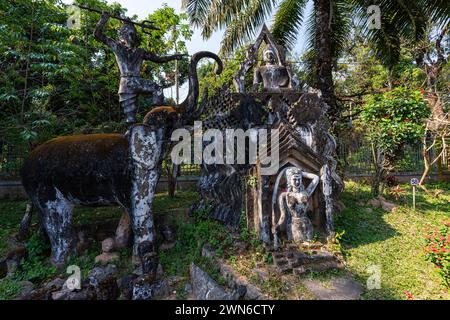 Eine der skurrilsten, aber interessantesten Attraktionen in Vientiane wäre Xieng Khuan, gemeinhin „Buddha Park“ genannt. Xieng Khuan oder Spiri Stockfoto