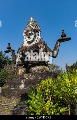 Eine der skurrilsten, aber interessantesten Attraktionen in Vientiane wäre Xieng Khuan, gemeinhin „Buddha Park“ genannt. Xieng Khuan oder Spiri Stockfoto