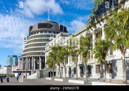 Das Beehive and Edwardian New Zealand Parliament Building, Lambton Quay, Pipitea, Wellington, Neuseeland Stockfoto