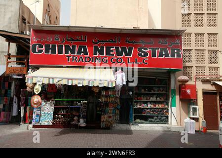 Vereinigte Arabische Emirate, Dubai - 29. juni 2013 - viele verschiedene Gewürze und Geschenke werden im Gewürzsouk in Deira, Dubai, verkauft Stockfoto
