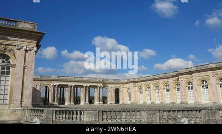 Versailles, Frankreich - 21. februar 2013 - Fassade seitlich des Schlosses von Versailles, Château de Versailles, oder einfach Versailles, ist eine königliche château in Th Stockfoto