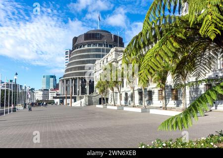 Das Beehive and Edwardian New Zealand Parliament Building, Lambton Quay, Pipitea, Wellington, Neuseeland Stockfoto