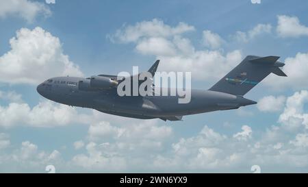 SINGAPUR - 30. JANUAR 2024: USAF C-17A Globemaster III von AMC Dover startet Stockfoto
