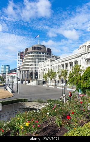 Das Beehive and Edwardian New Zealand Parliament Building, Lambton Quay, Pipitea, Wellington, Neuseeland Stockfoto