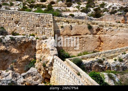 Victoria Lines Fortification Mauern - Malta Stockfoto