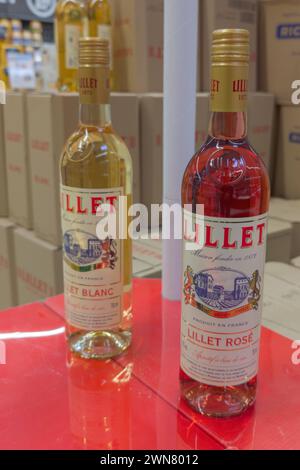 Bordeaux , Frankreich - 02 29 2024 : Lillet Logo Zeichen und Text Markenname des aromatisierten französischen Weinaperifs in Flaschen rot weiß Stockfoto