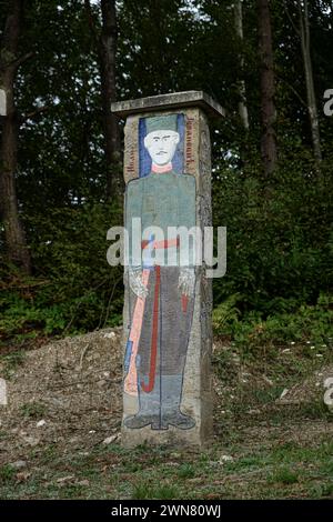 Steindenkmäler „Krajputas“ sind den serbischen Soldaten gewidmet, die im Ersten Weltkrieg in fernen Ländern gefallen sind und deren Leiche dort unbekannt ist Stockfoto