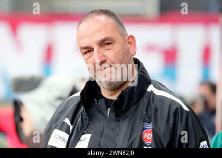 Heidenheim, Deutschland. Februar 2024. firo: 17.02.2024, Fußball, 1. Liga, 1. Bundesliga, Saison 2023/2024, 22. Spieltag 1.FC Heidenheim - Bayer 04 Leverkusen 1:2, Trainer Frank Schmidt, 1.FC Heidenheim, HDH, Heidenheim, Halbfigur, Credit: dpa/Alamy Live News Stockfoto