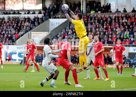 Heidenheim, Deutschland. Februar 2024. firo: 17.02.2024, Fußball, 1. Liga, 1. Bundesliga, Saison 2023/2024, 22. Spieltag 1.FC Heidenheim - Bayer 04 Leverkusen 1:2, Kevin Muller, 1.FC Heidenheim, HDH, Heidenheim, ganze Figur, Credit: dpa/Alamy Live News Stockfoto