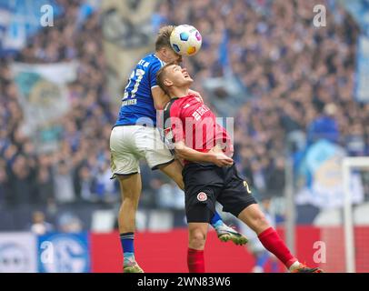 Gelsenkirchen, Deutschland. Februar 2024. firo: 17.02.2024, Fußball, 2. Liga, 2. Bundesliga, Saison 2023/2024, FC Schalke 04 - SV Wehen Wiesbaden 1:0 BRUNNER, Schalke verließ gegen GUNTHER/dpa/Alamy Live News Stockfoto