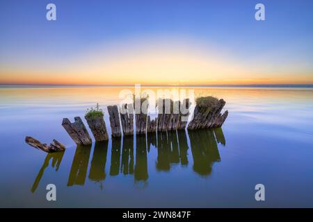 Noch stehend - zonsondergang IJsselmeer Stockfoto