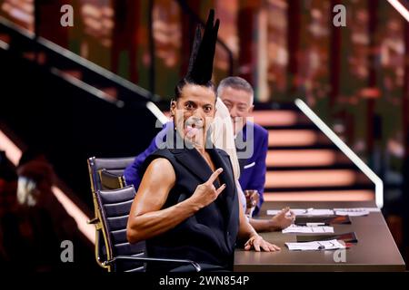 Die Juroren Jorge Gonzalez, Motsi Mabuse und Joachim Llambi bei der 17. Staffel der RTL-Tanzshow Let s Dance im MMC Coloneum. Köln, 23.02.2024 NRW Deutschland *** die Richter Jorge Gonzalez, Motsi Mabuse und Joachim Llambi bei der 17. Staffel der RTL Tanzshow Let s Dance im MMC Coloneum Köln, 23 02 2024 NRW Deutschland Copyright: XChristophxHardtx Stockfoto